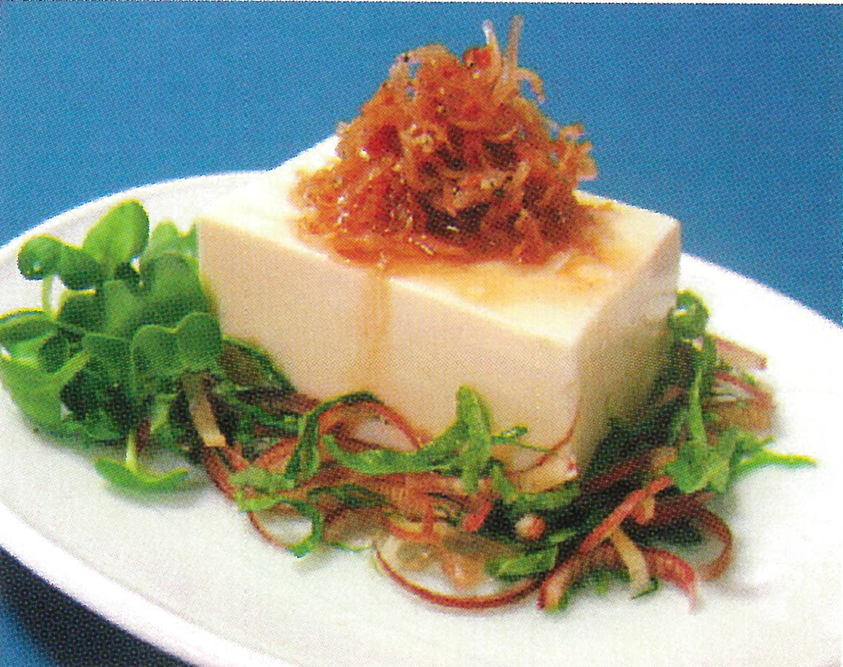 ちりめんじゃこがひんやり豆腐と合う 冷奴 ガーリックじゃこ添え